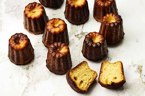 Hình ảnh Canelé truyền thống