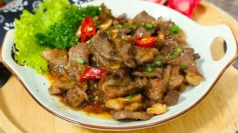 Hình ảnh Lưỡi heo xào sả ớt