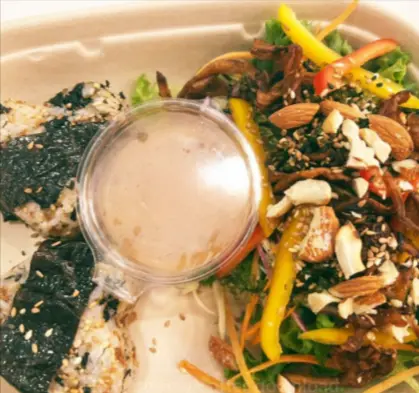 Hình ảnh Set cơm nắm salad - Canh rong biển