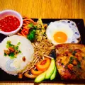 Hình ảnh Cơm tấm sườn nướng mật ong - bì thịt khìa sợi - chả trứng hấp