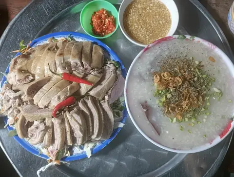 Hình ảnh Gỏi vịt nửa con (kèm cháo)
