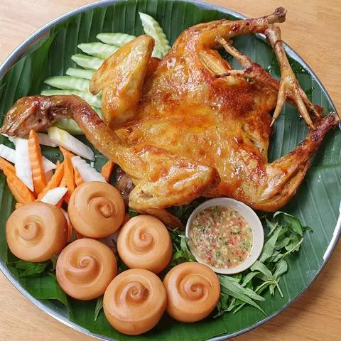 Hình ảnh Combo gà nướng mắm nhĩ bánh bao