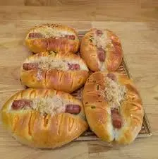 Hình ảnh Bánh cuộn chà bông xúc xích