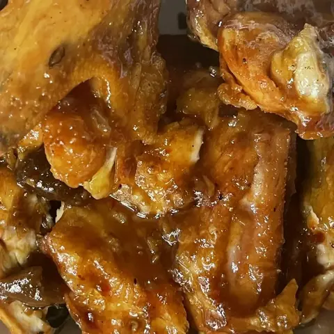 Hình ảnh Gà nướng muối cỏ - nửa con