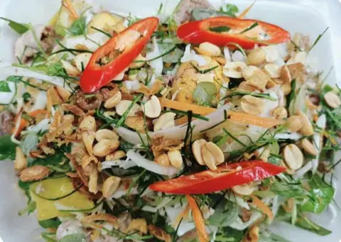 Hình ảnh 1 con gà xé trộn gỏi