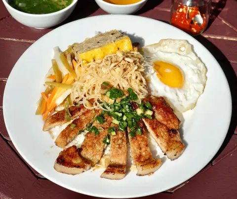Hình ảnh Cơm sườn bì chả ốp la