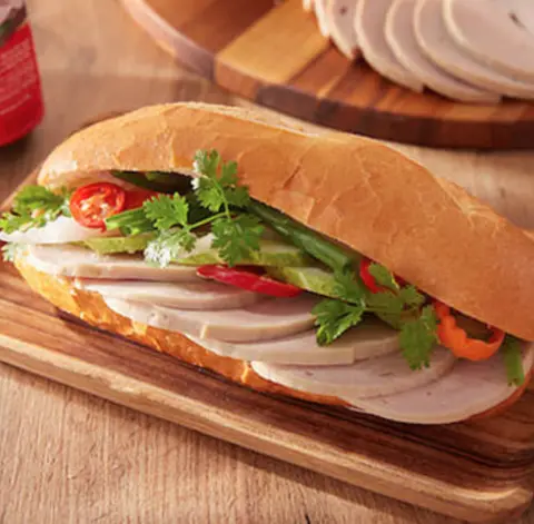 Hình ảnh Bánh mì chả lụa