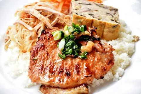 Hình ảnh Cơm tấm sườn bì chả