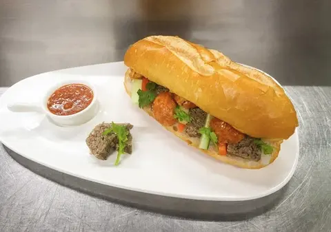 Hình ảnh Banh mi pate - chả chay