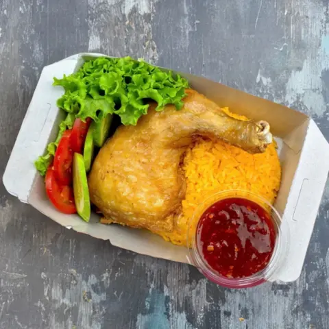 Hình ảnh Cơm chiên đùi gà sốt bbq