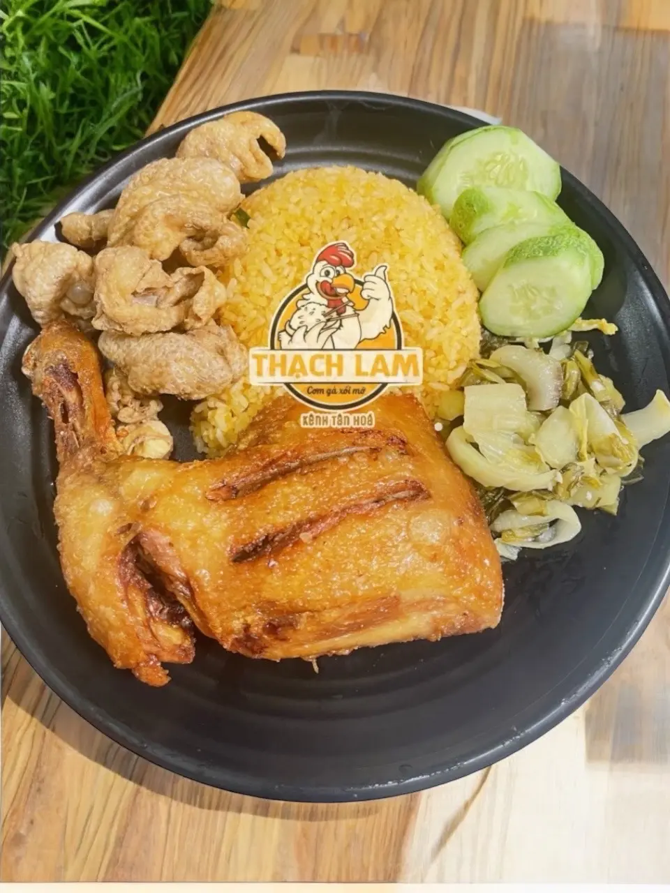 Hình ảnh Cơm đùi lớn góc tư - da gà