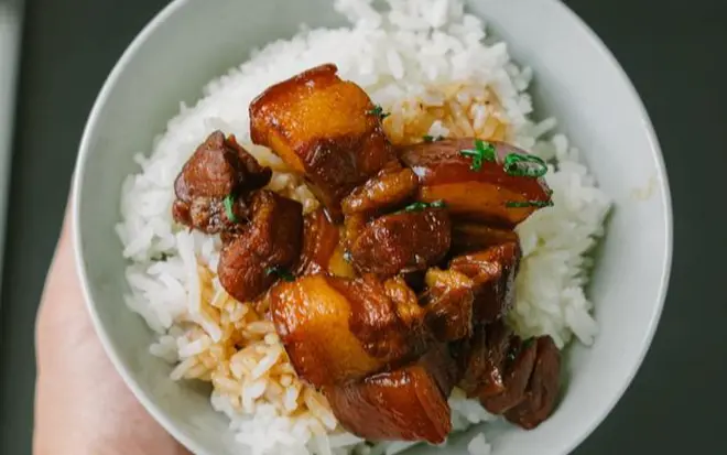 Hình ảnh Cơm thịt kho tiêu