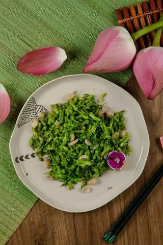 Hình ảnh Bông thiên lý xào đậu phộng - stir - fried tonkin creeper flower with peanuts - ve43