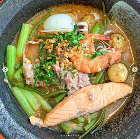 Hình ảnh Bún Thái tomyum cá hồi đặc biệt