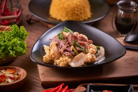 Hình ảnh Cơm bò xào bông cải