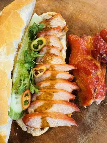 Hình ảnh Bánh mì phá lấu xá xíu
