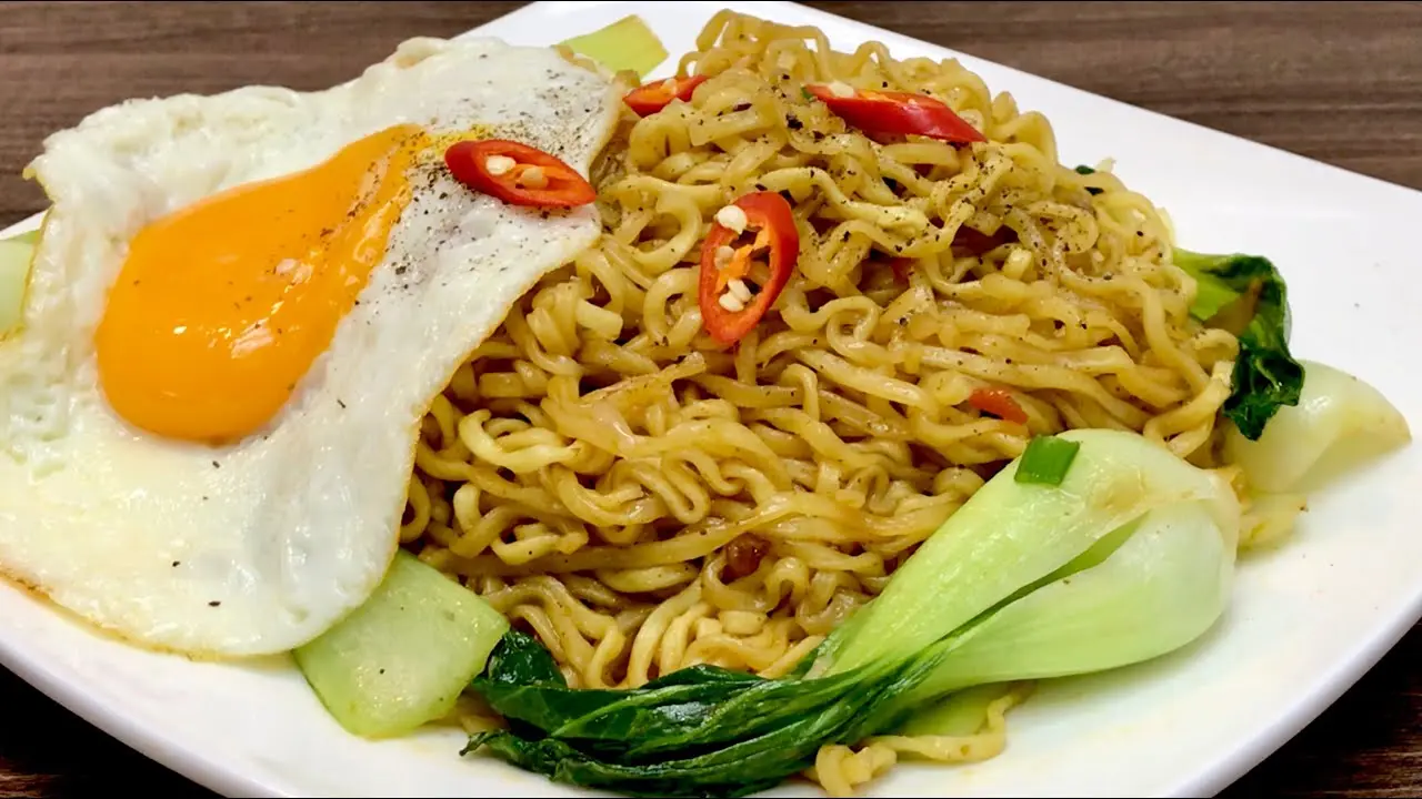 Hình ảnh Mì xào trứng ốp la