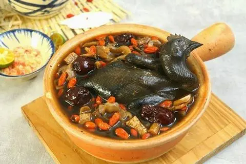 Hình ảnh Gà ác tiềm - mì