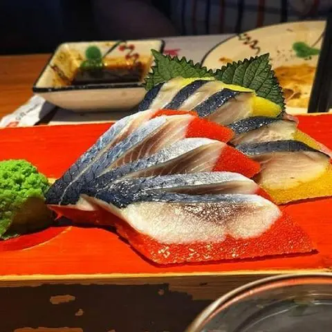 Hình ảnh Sashimi cá trích ép trứng đỏ - xanh 160g
