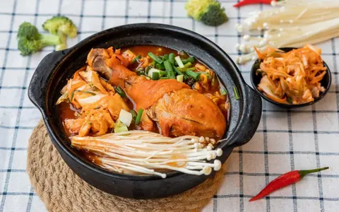 Hình ảnh Mì cay má đùi gà