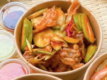 Hình ảnh Chân gà sốt thái lớn