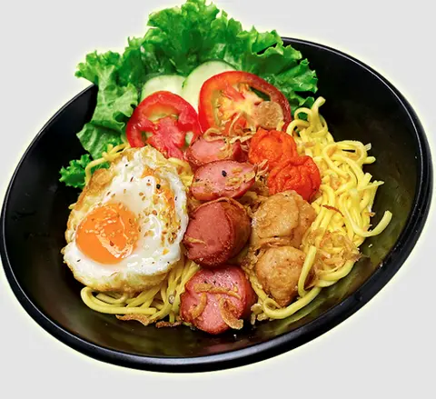 Hình ảnh Mì trộn cá viên - ốp la