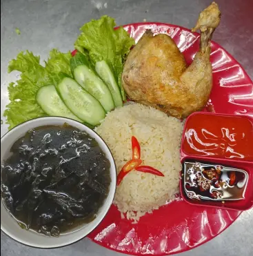 Hình ảnh Cơm gà xối mỡ đùi tỏi