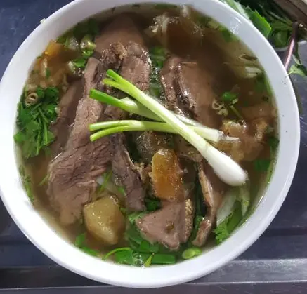 Hình ảnh Phở thập cẩm có thêm bắp bò.