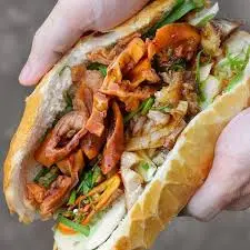 Hình ảnh Bánh mì kẹp phá lấu tóp mỡ
