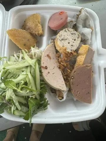 Hình ảnh Bánh cuốn có chả bò Đà Nẵng