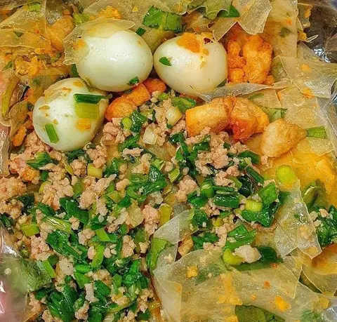 Hình ảnh Bánh tráng trộn mỡ hành thịt bằm