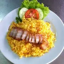 Hình ảnh Cơm ba rọi chiên giòn