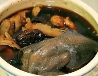 Hình ảnh Gà ác tiềm thuốc bắc