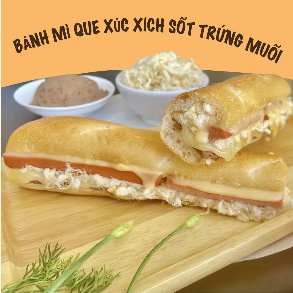 Hình ảnh Bánh Mì Que Xúc Xích Sốt Trứng Muối
