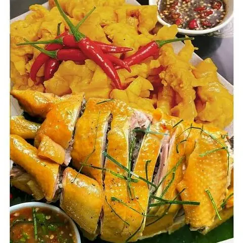 Hình ảnh Combo Nửa Con Gà Ủ Muối+ 0,5 Kg Chân Gà Ủ Muối -Chặt Sẵn