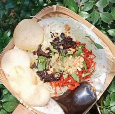 Hình ảnh Gỏi thập cẩm ( bò đen + bò xé ) ( 1 hộp)