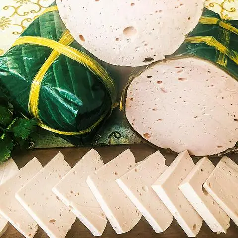 Hình ảnh Bột chiên trứng và chả lụa