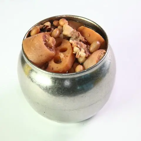 Hình ảnh Canh củ sen hầm đuôi heo đậu phộng