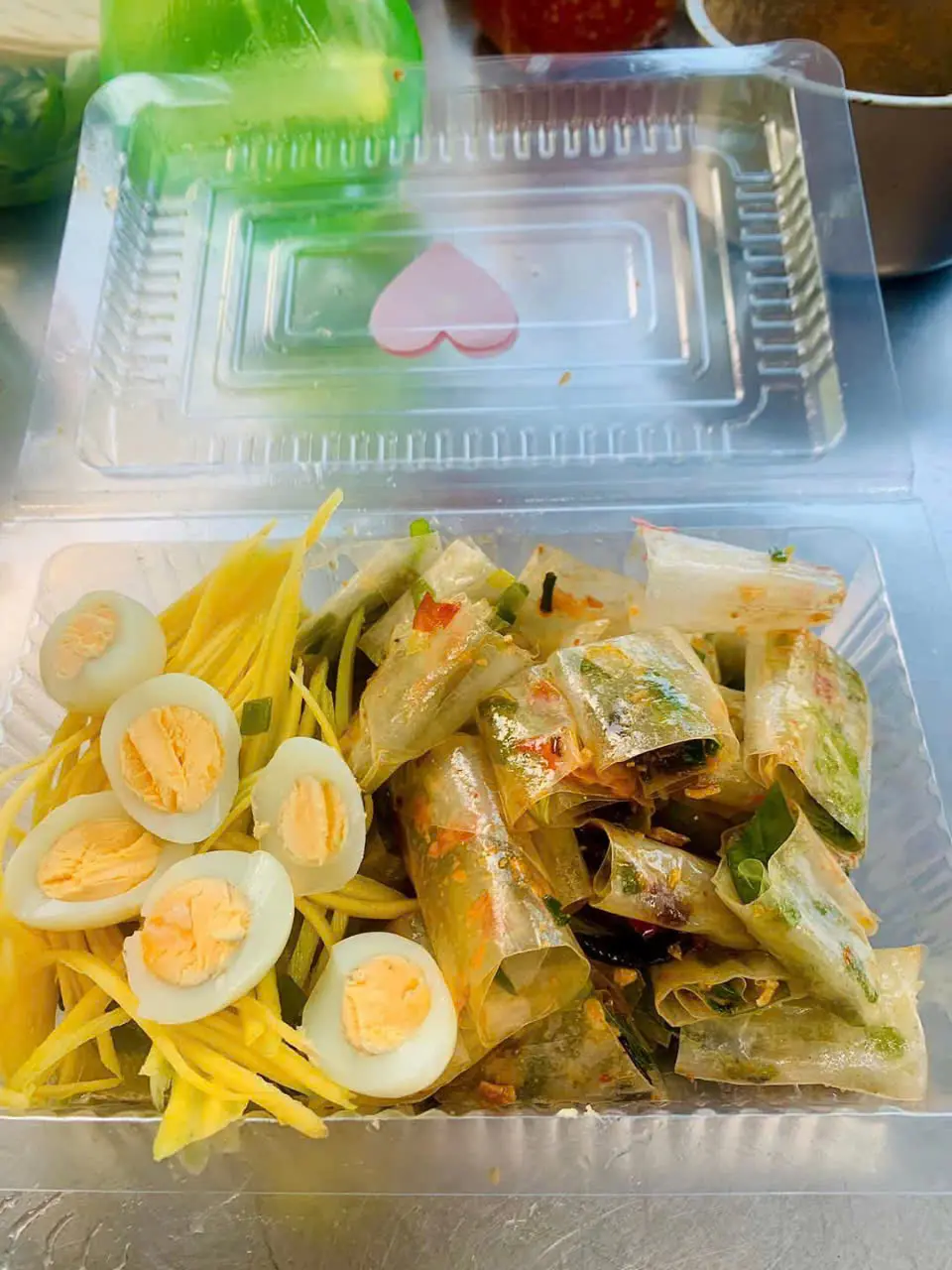 Hình ảnh Bánh tráng cuốn bơ trứng tóp mỡ