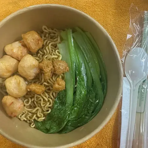 Hình ảnh Mì trộn indomie cá viên