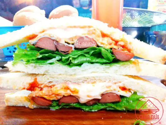 Hình ảnh Combo sandwich bò xúc xích phô mai - nước ngọt