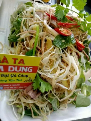 Hình ảnh Nửa con Gà trộn gỏi