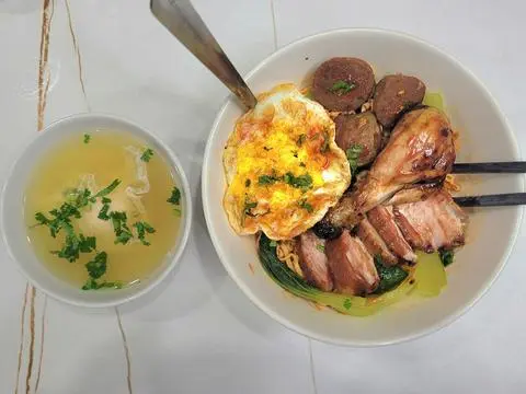 Hình ảnh Mì trộn thập cẩm