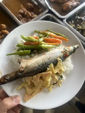 Hình ảnh Cơm cá nục kho măng