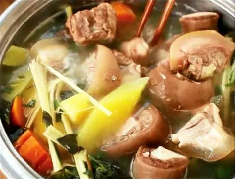Hình ảnh Lẩu đuôi bò hầm đu đủ