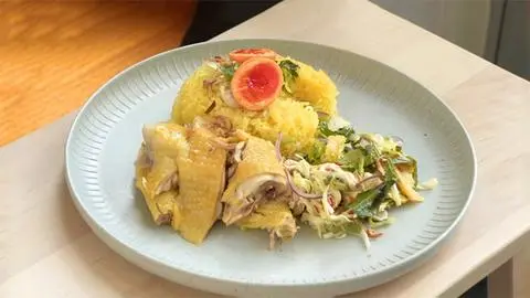 Hình ảnh Cơm gà chặt