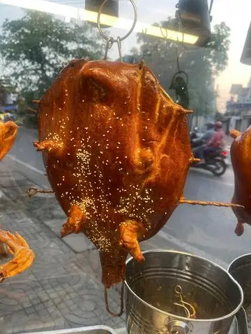 Hình ảnh Vịt tỳ bà da giòn rút xương
