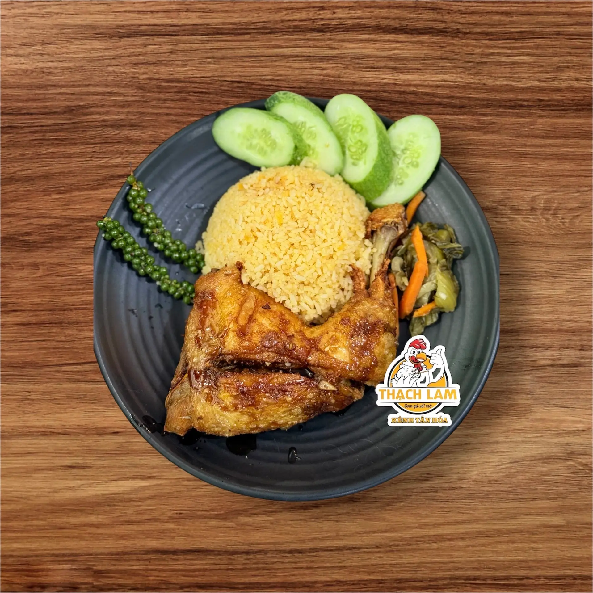 Hình ảnh Cơm gà sốt tiêu đen - đùi lớn góc tư