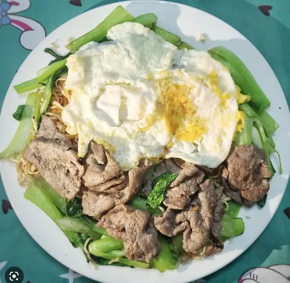 Hình ảnh Mì gói xào bò - trứng
