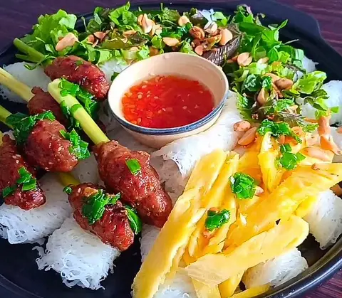 Hình ảnh Bánh hỏi  nướng+nem bì